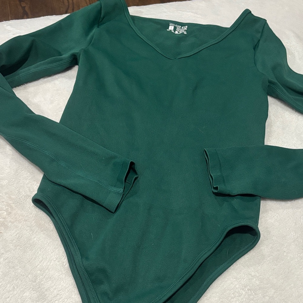 ⭐️2/$10 - Elegant Green V-Neck Bodysuit
